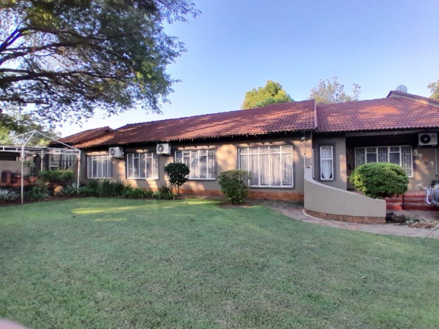 5 Bedroom Property for Sale in Geelhoutpark North West